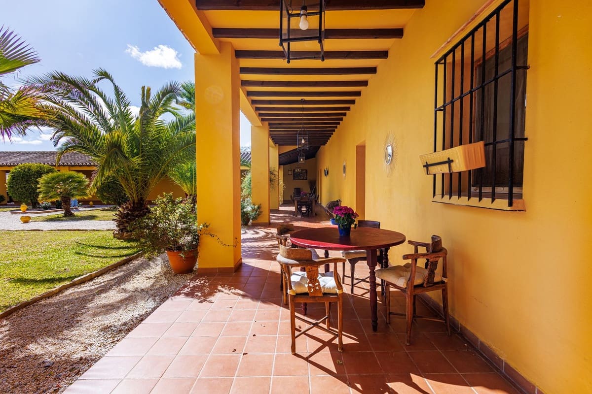 10 chambre Hôtel à vendre à Almogia avec piscine garage - 2 400 000 € (Ref: 9656707)