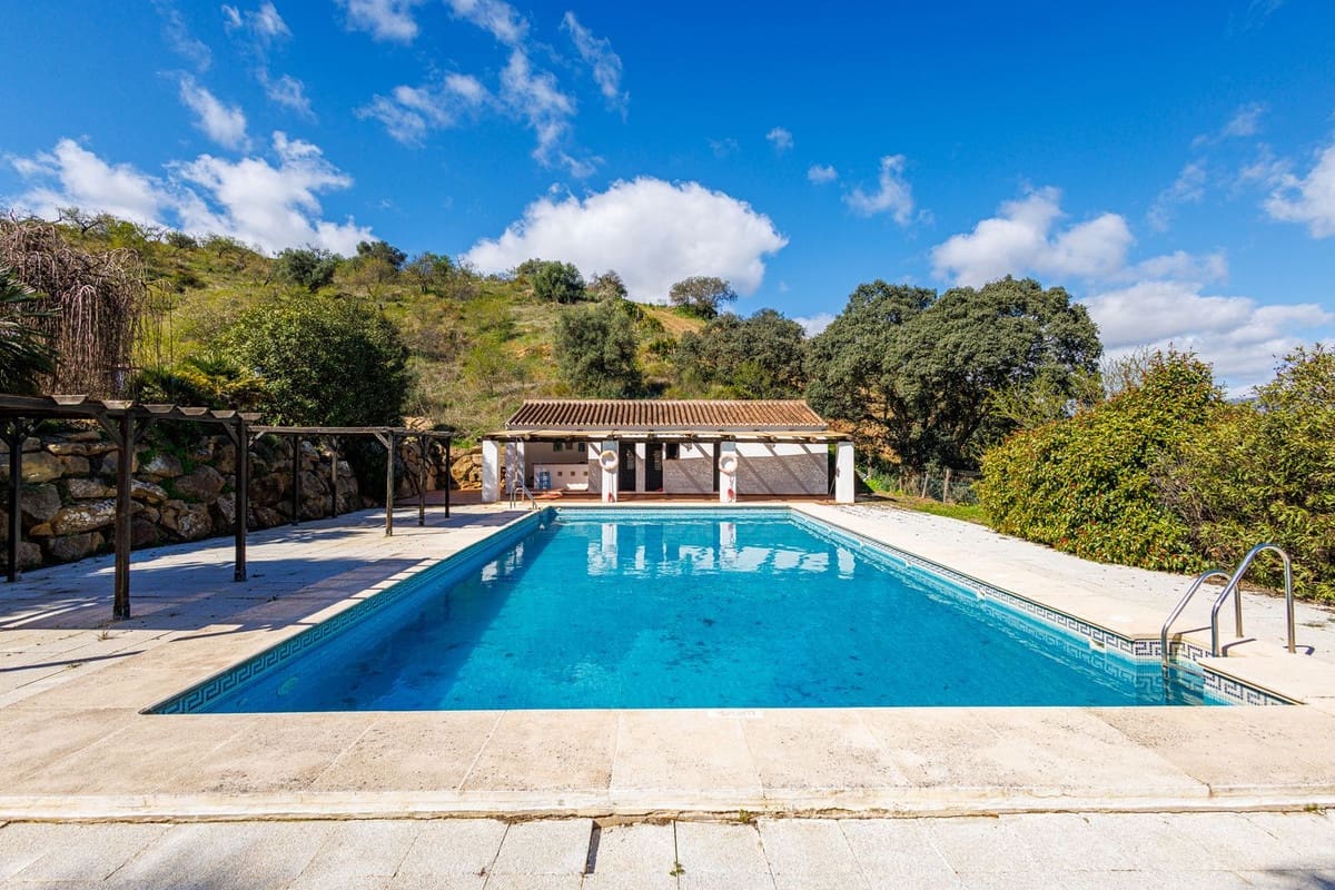 10 chambre Hôtel à vendre à Almogia avec piscine garage - 2 400 000 € (Ref: 9656707)