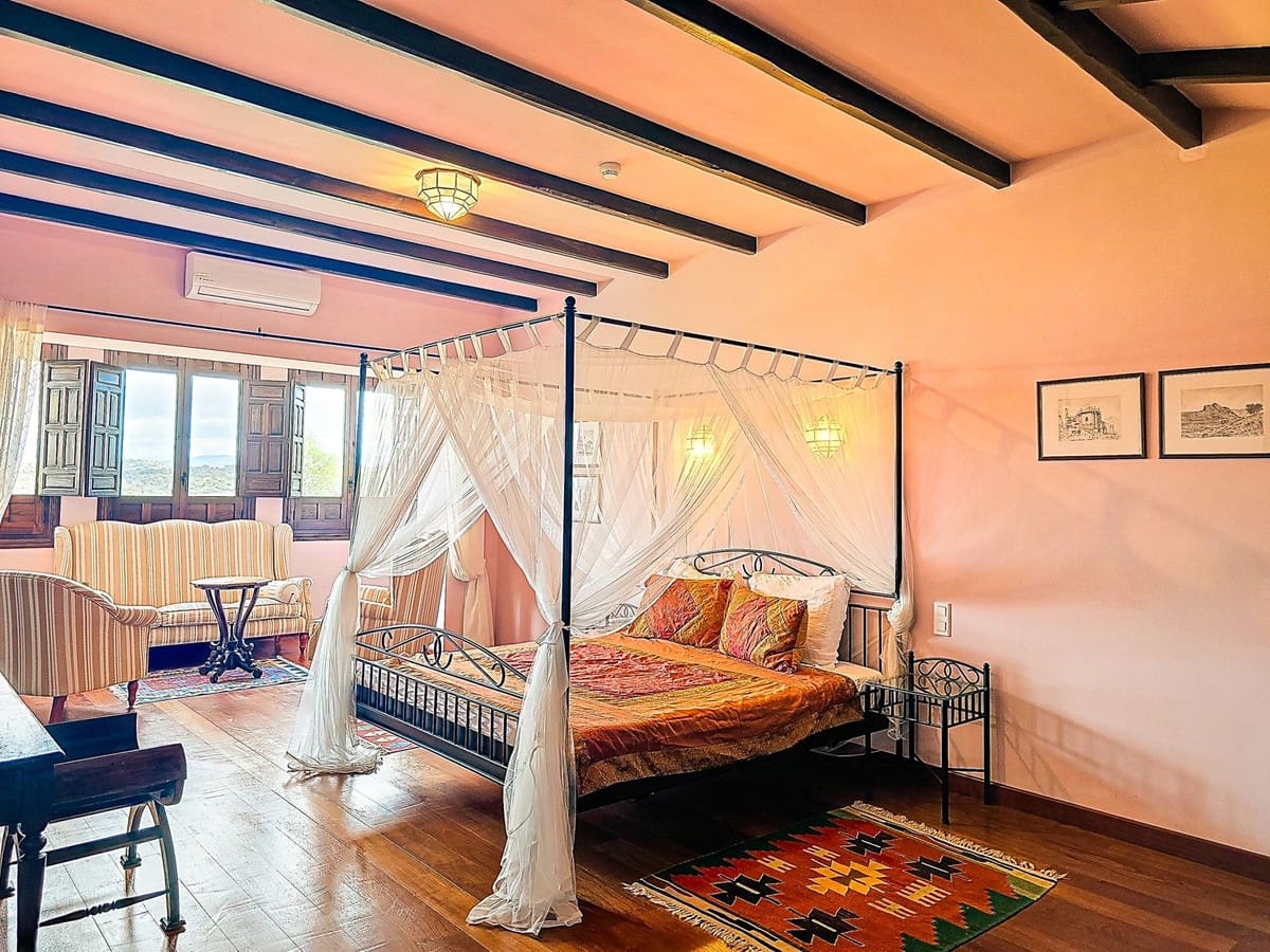 10 chambre Hôtel à vendre à Almogia avec piscine garage - 2 400 000 € (Ref: 9656707)