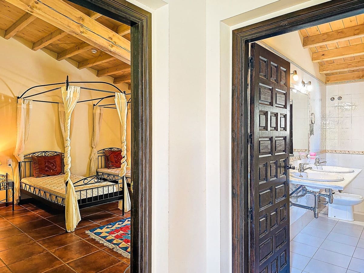 10 chambre Hôtel à vendre à Almogia avec piscine garage - 2 400 000 € (Ref: 9656707)