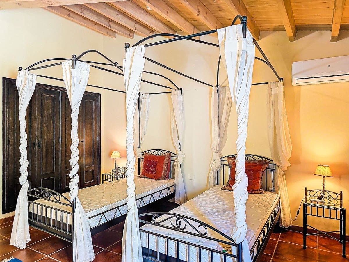 10 chambre Hôtel à vendre à Almogia avec piscine garage - 2 400 000 € (Ref: 9656707)