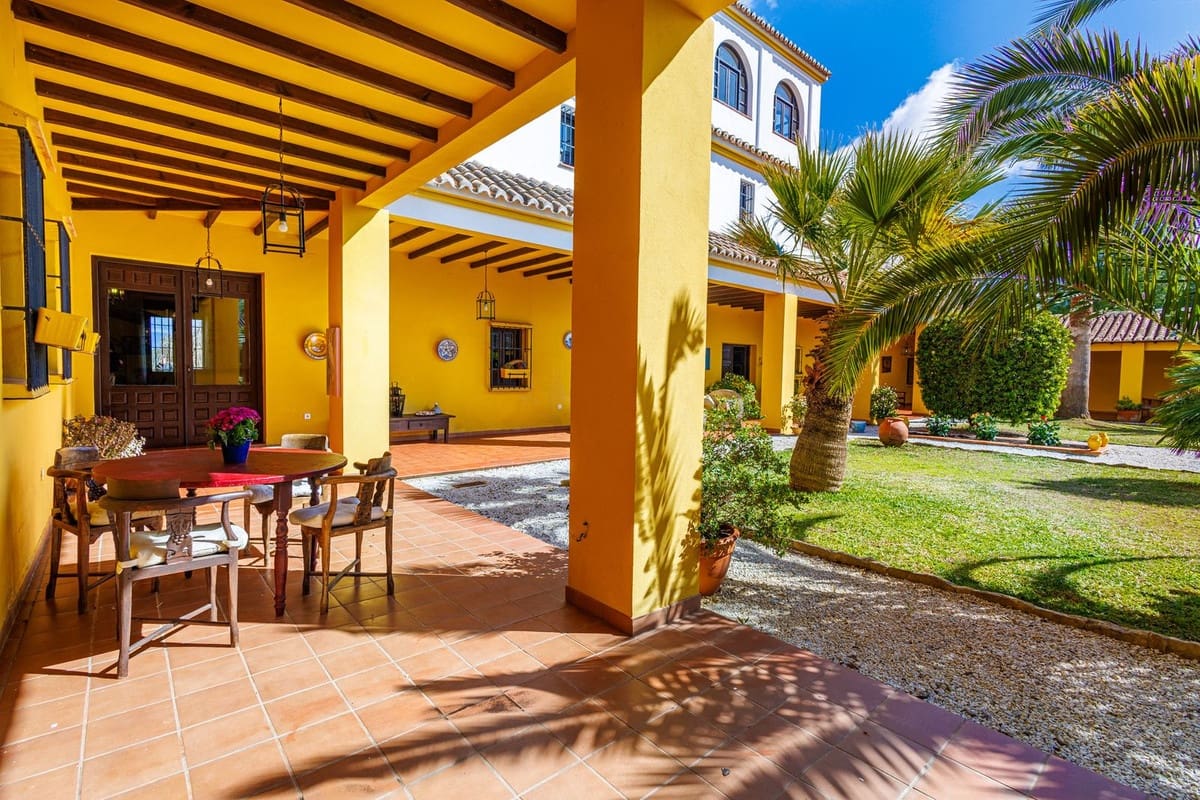 10 chambre Hôtel à vendre à Almogia avec piscine garage - 2 400 000 € (Ref: 9656707)