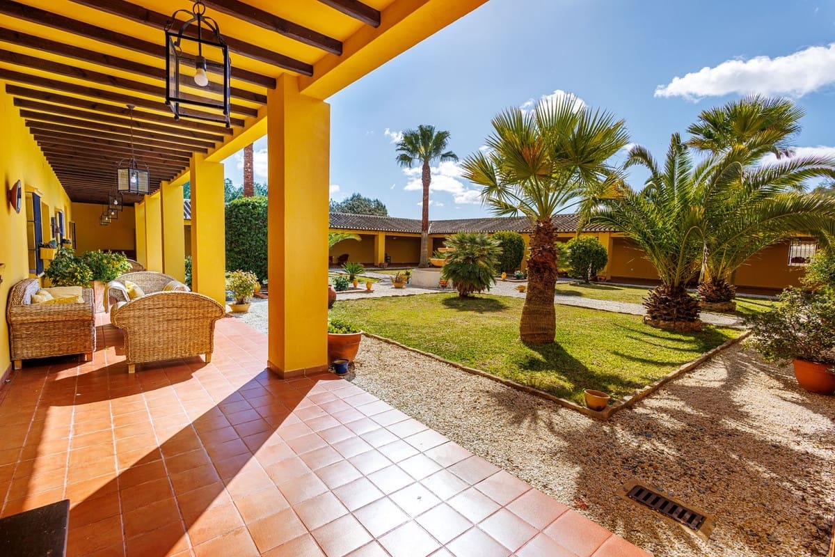 10 chambre Hôtel à vendre à Almogia avec piscine garage - 2 400 000 € (Ref: 9656707)