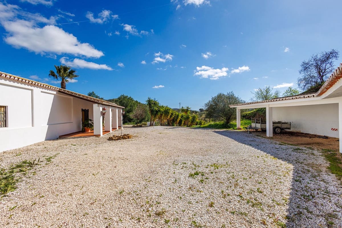 10 chambre Hôtel à vendre à Almogia avec piscine garage - 2 400 000 € (Ref: 9656707)