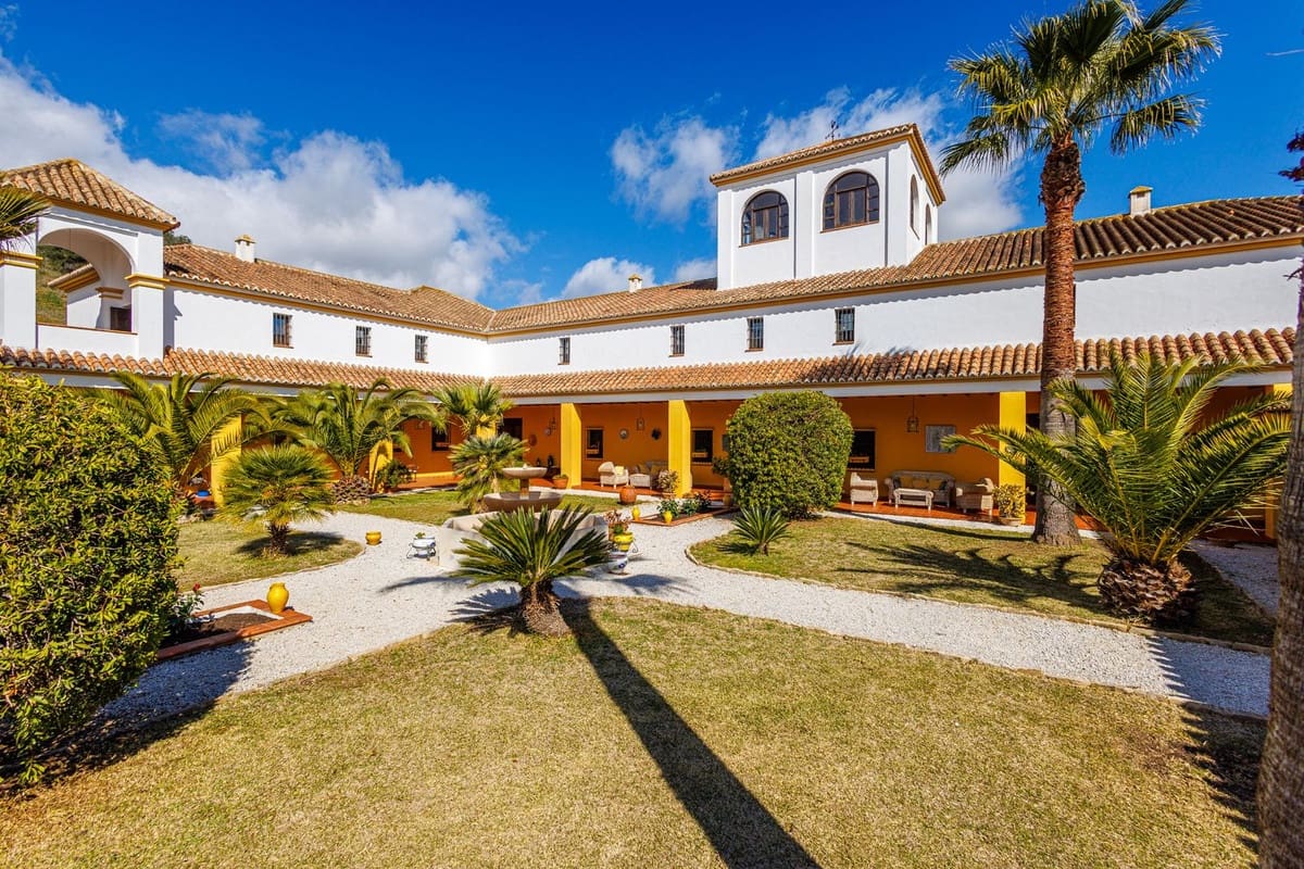 10 chambre Hôtel à vendre à Almogia avec piscine garage - 2 400 000 € (Ref: 9656707)