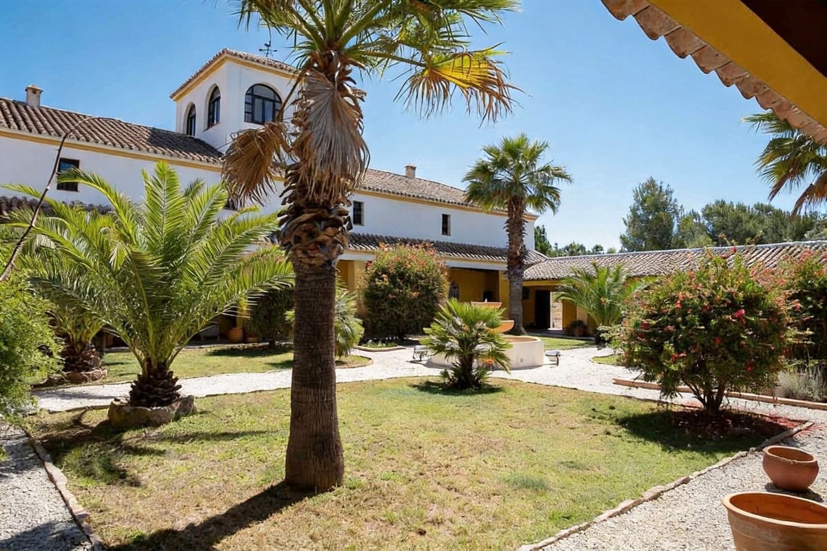 13 bedroom Finca/Country House for sale in Almogia with pool garage - € 2,200,000 (Ref: 9656707)