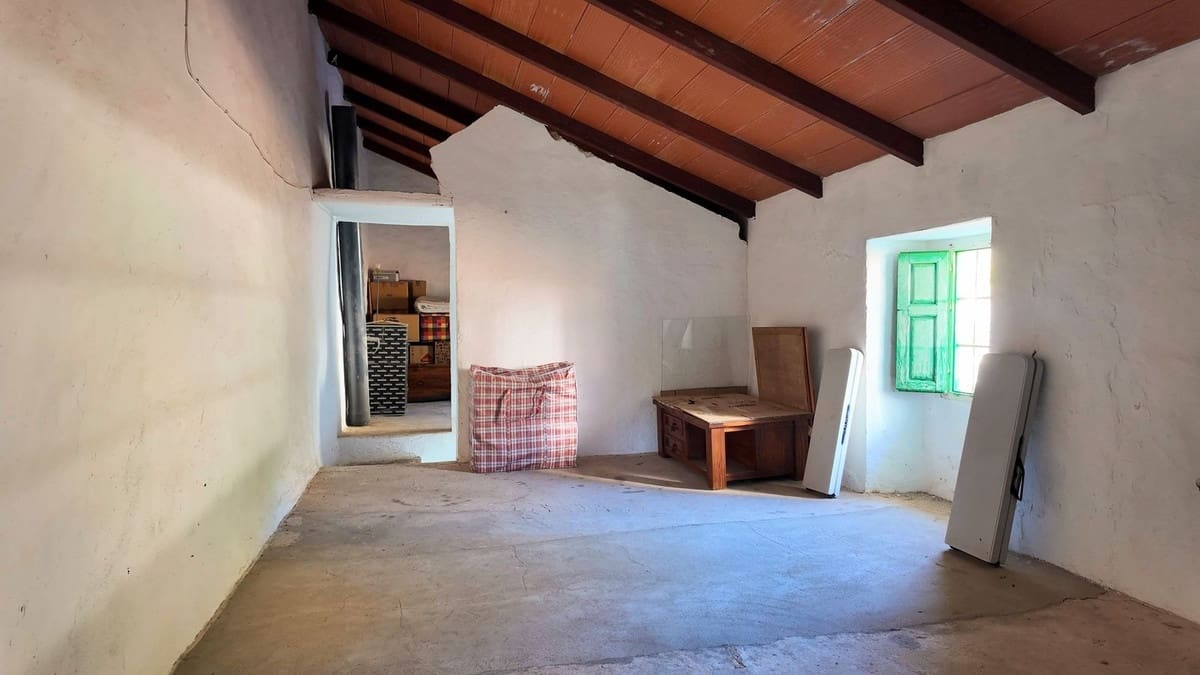 8 bedroom Semi-detached Villa for sale in Alora - € 175,000 (Ref: 9656883)