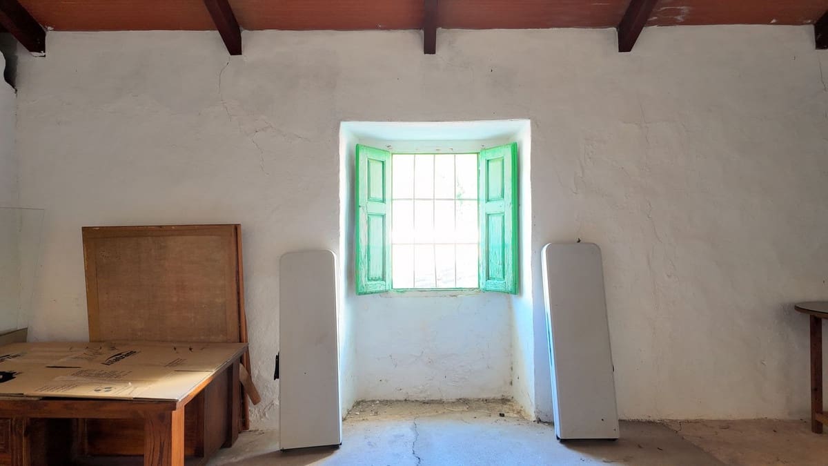 8 bedroom Semi-detached Villa for sale in Alora - € 175,000 (Ref: 9656883)