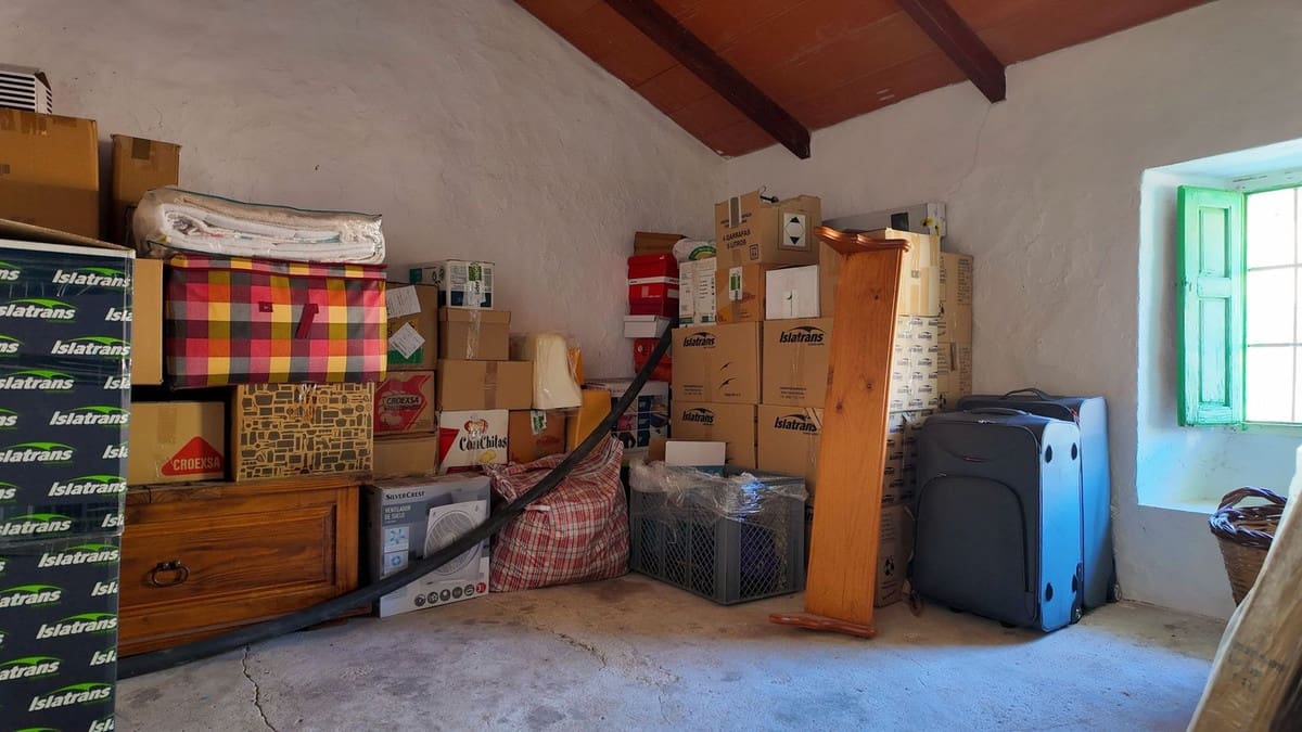 8 bedroom Semi-detached Villa for sale in Alora - € 175,000 (Ref: 9656883)