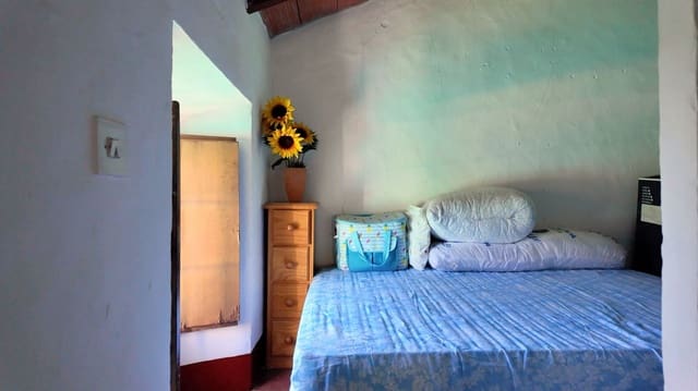 8 bedroom Semi-detached Villa for sale in Alora - € 175,000 (Ref: 9656883)