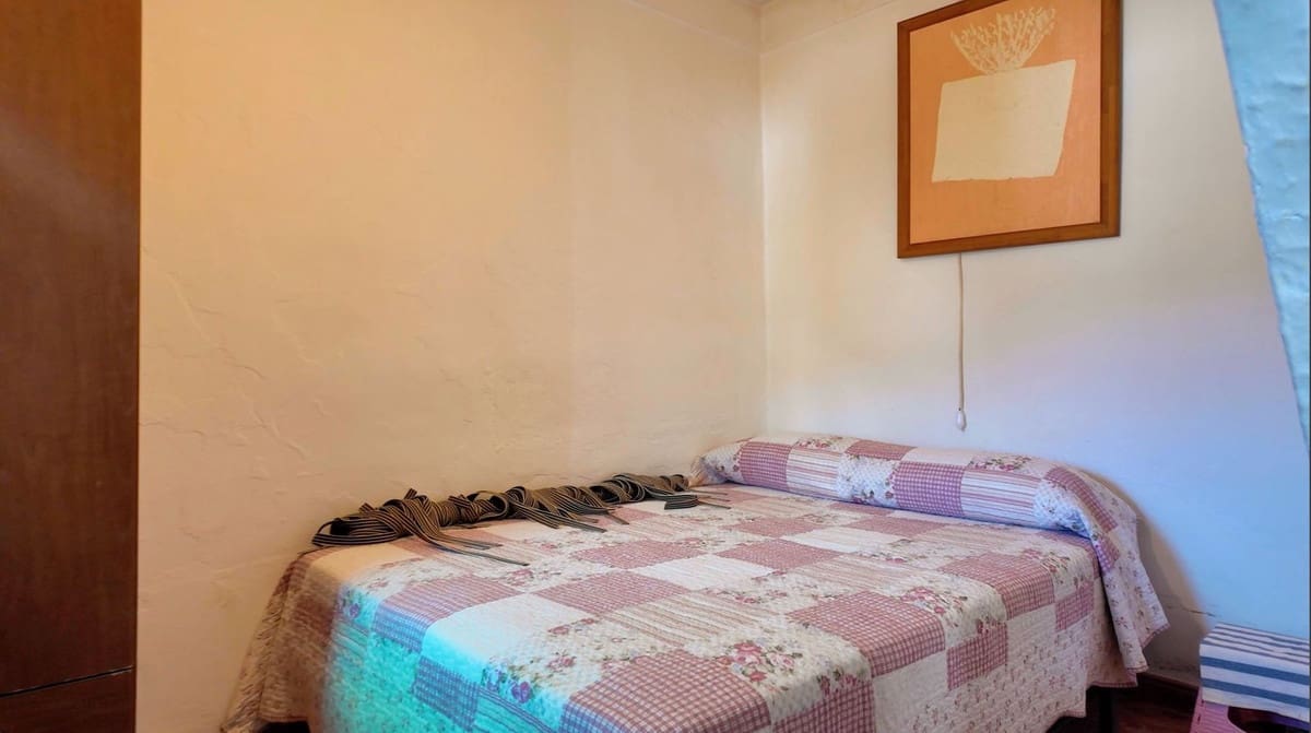 8 bedroom Semi-detached Villa for sale in Alora - € 175,000 (Ref: 9656883)