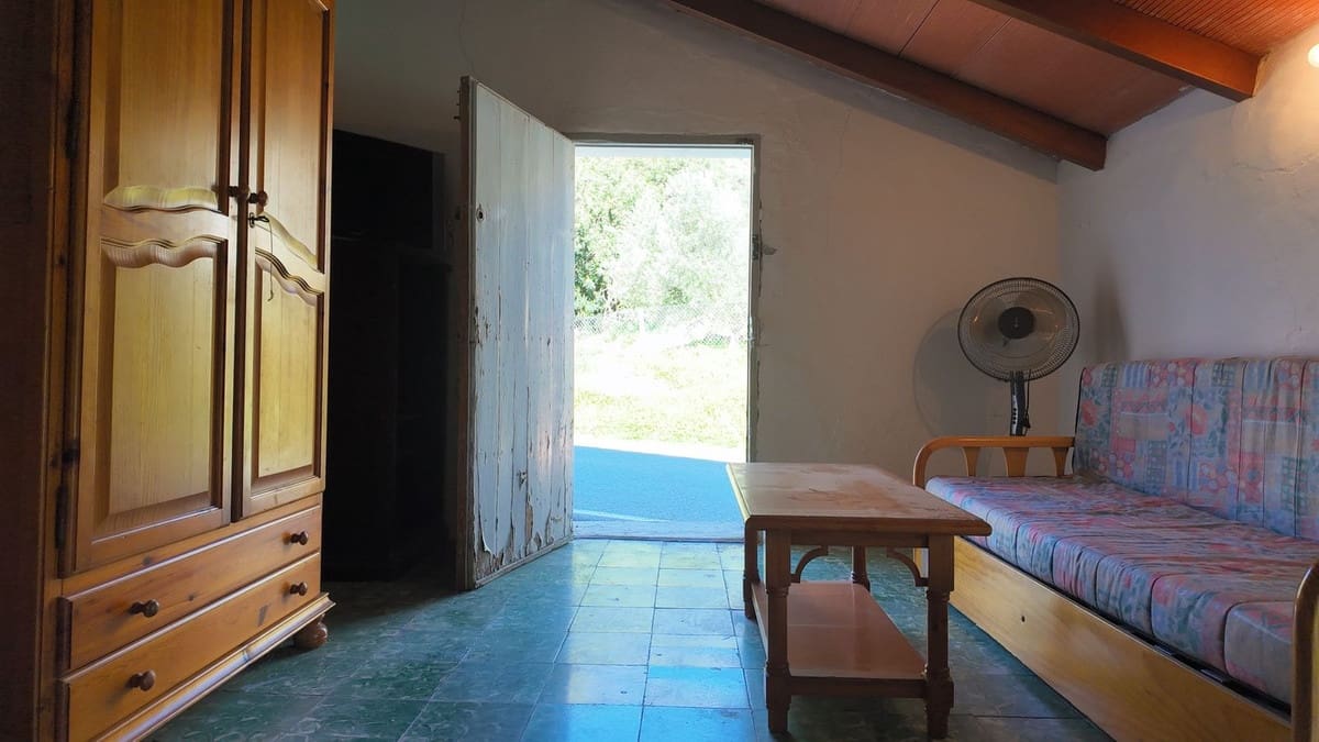 8 bedroom Semi-detached Villa for sale in Alora - € 175,000 (Ref: 9656883)