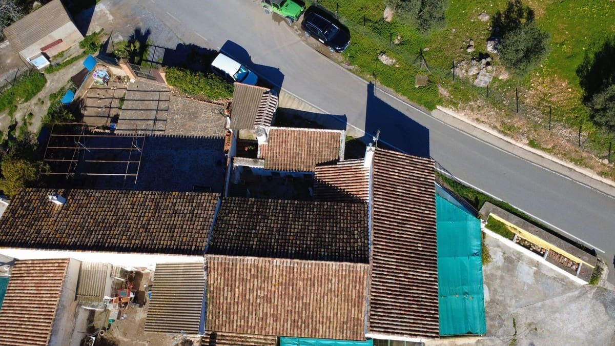 8 bedroom Semi-detached Villa for sale in Alora - € 175,000 (Ref: 9656883)