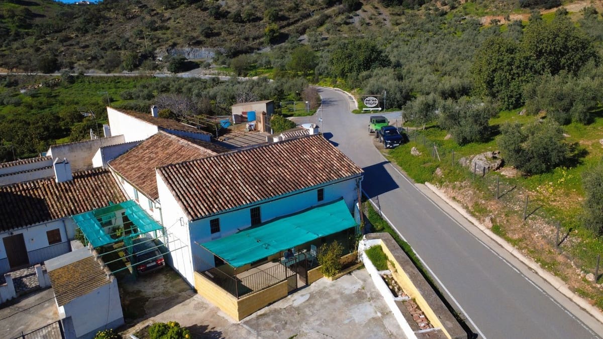 8 bedroom Semi-detached Villa for sale in Alora - € 175,000 (Ref: 9656883)