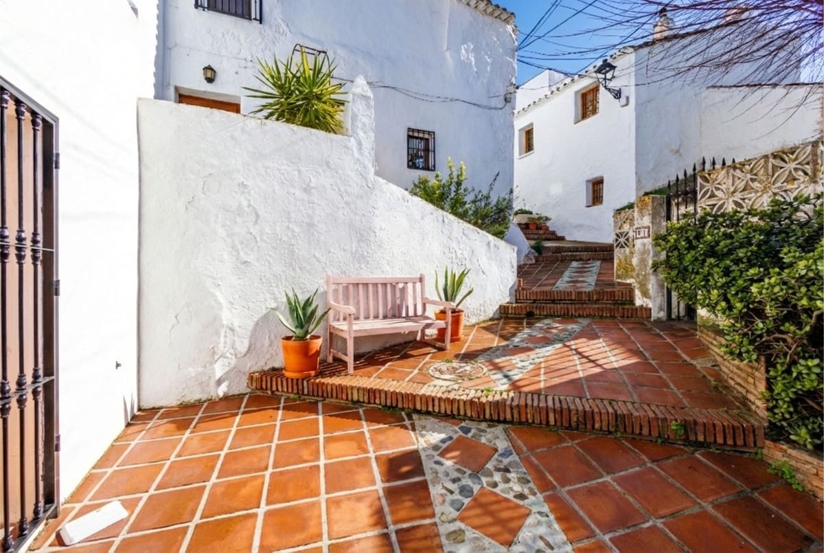 6 chambre Villa/Maison Semi-Mitoyenne à vendre à Comares avec garage - 899 000 € (Ref: 9663280)