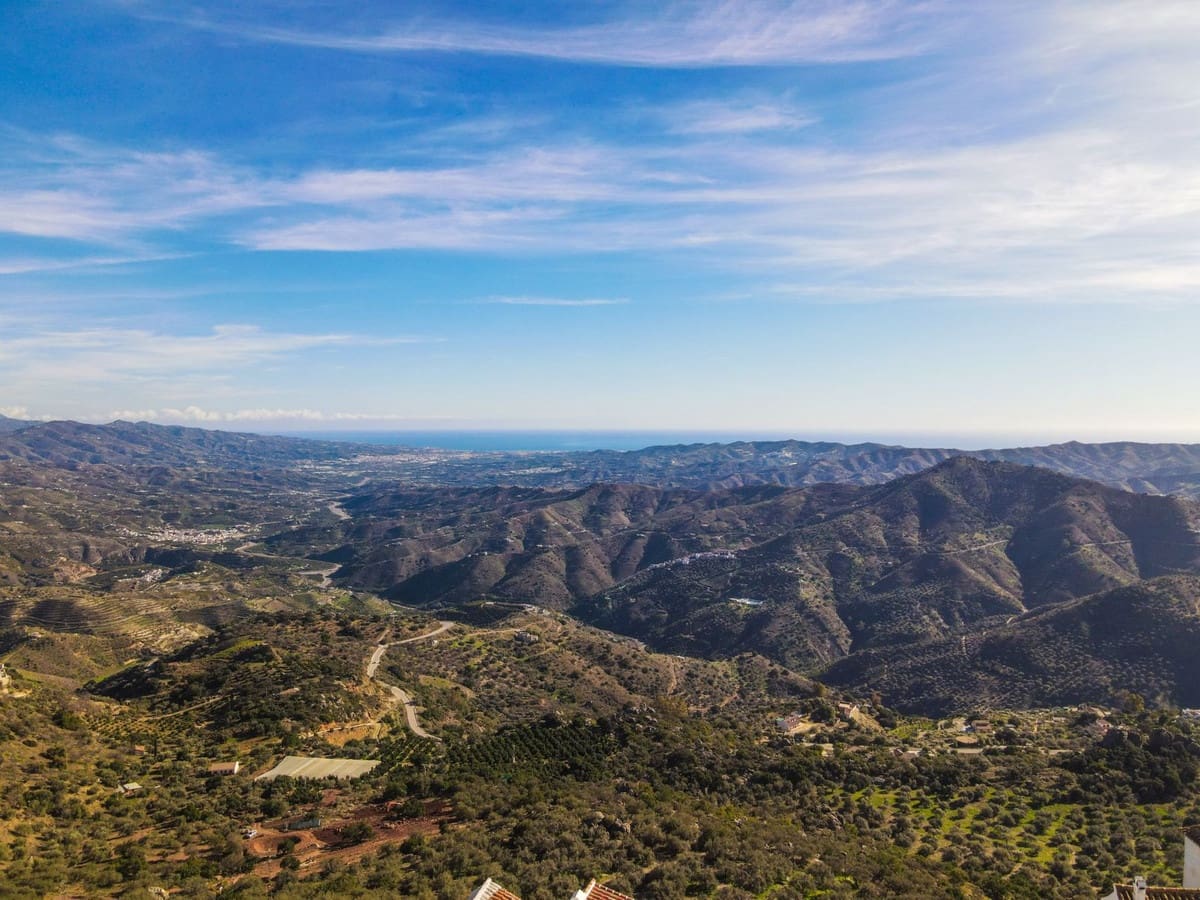 Pareado de 6 habitaciones en Comares en venta con garaje - 899.000 € (Ref: 9663280)