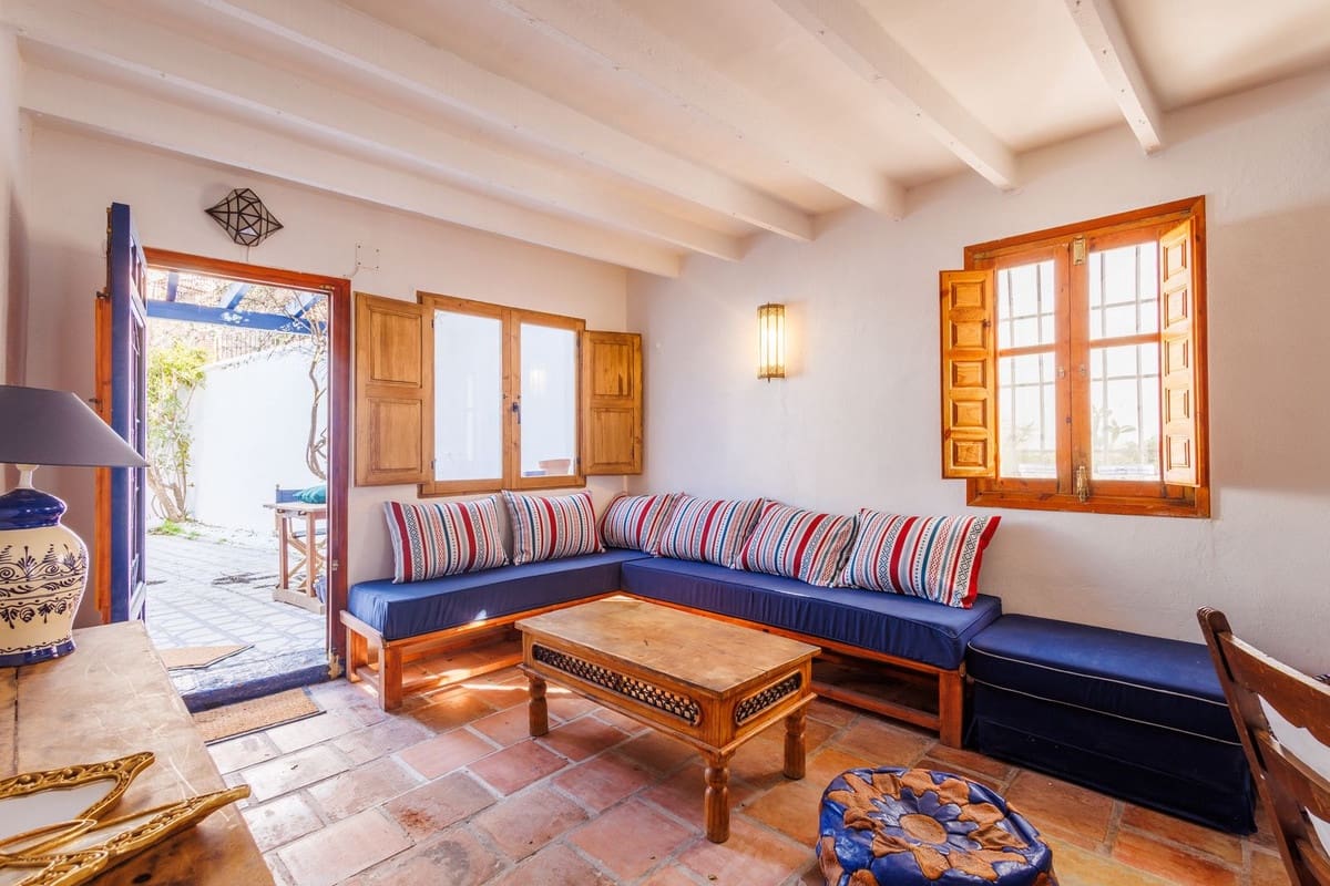 Pareado de 6 habitaciones en Comares en venta con garaje - 899.000 € (Ref: 9663280)