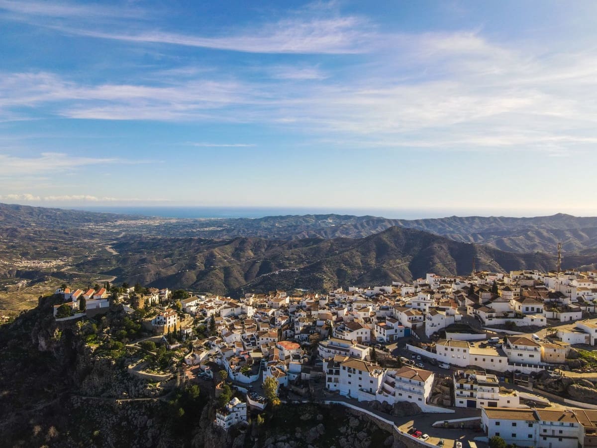 Pareado de 6 habitaciones en Comares en venta con garaje - 899.000 € (Ref: 9663280)