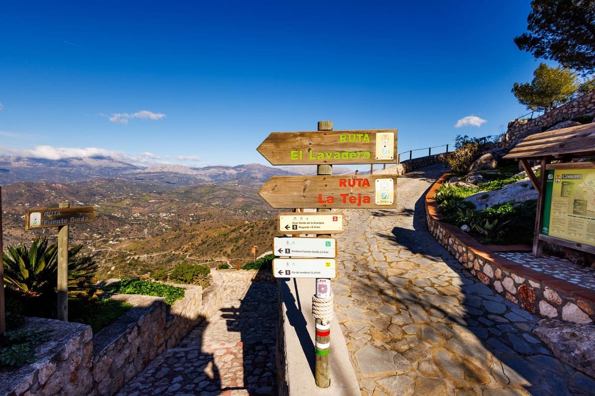 Pareado de 6 habitaciones en Comares en venta con garaje - 899.000 € (Ref: 9663280)