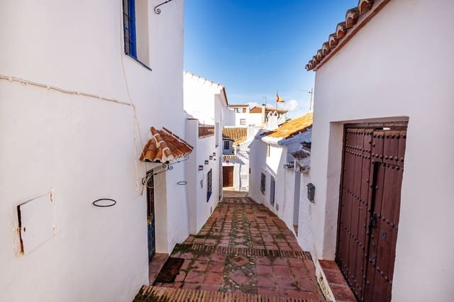 6 quarto Moradia Geminada para venda em Comares com garagem - 899 000 € (Ref: 9663280)