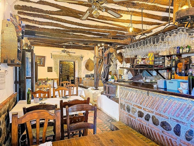 14 chambre Finca/Maison de Campagne à vendre à Nigüelas avec piscine garage - 1 500 000 € (Ref: 9664300)