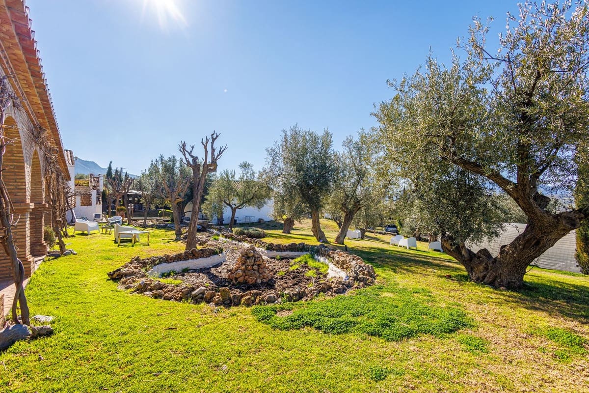 14 chambre Finca/Maison de Campagne à vendre à Niguelas avec piscine garage - 1 500 000 € (Ref: 9664300)