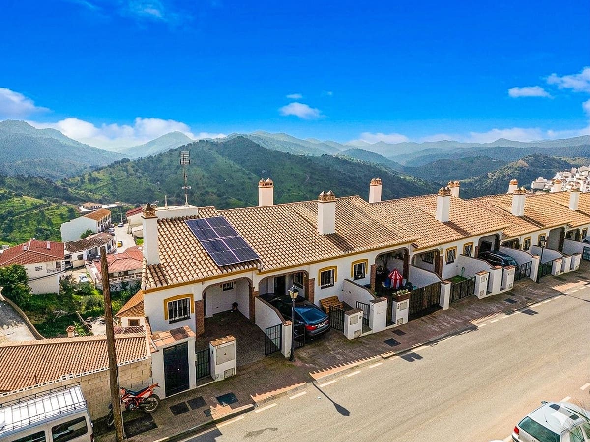 4 chambre Villa/Maison Semi-Mitoyenne à vendre à Almogia avec garage - 295 000 € (Ref: 9665524)