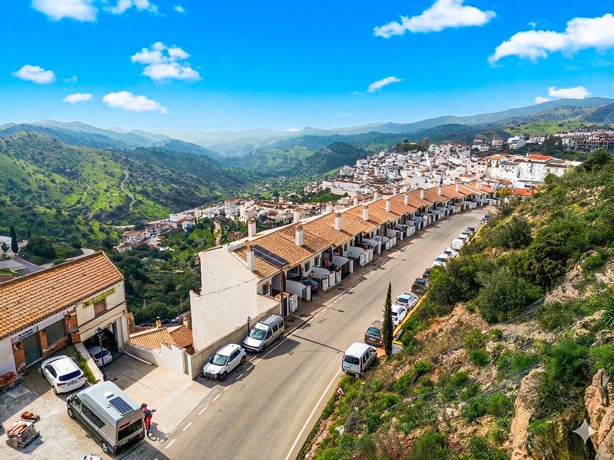 4 chambre Villa/Maison Semi-Mitoyenne à vendre à Almogia avec garage - 295 000 € (Ref: 9665524)