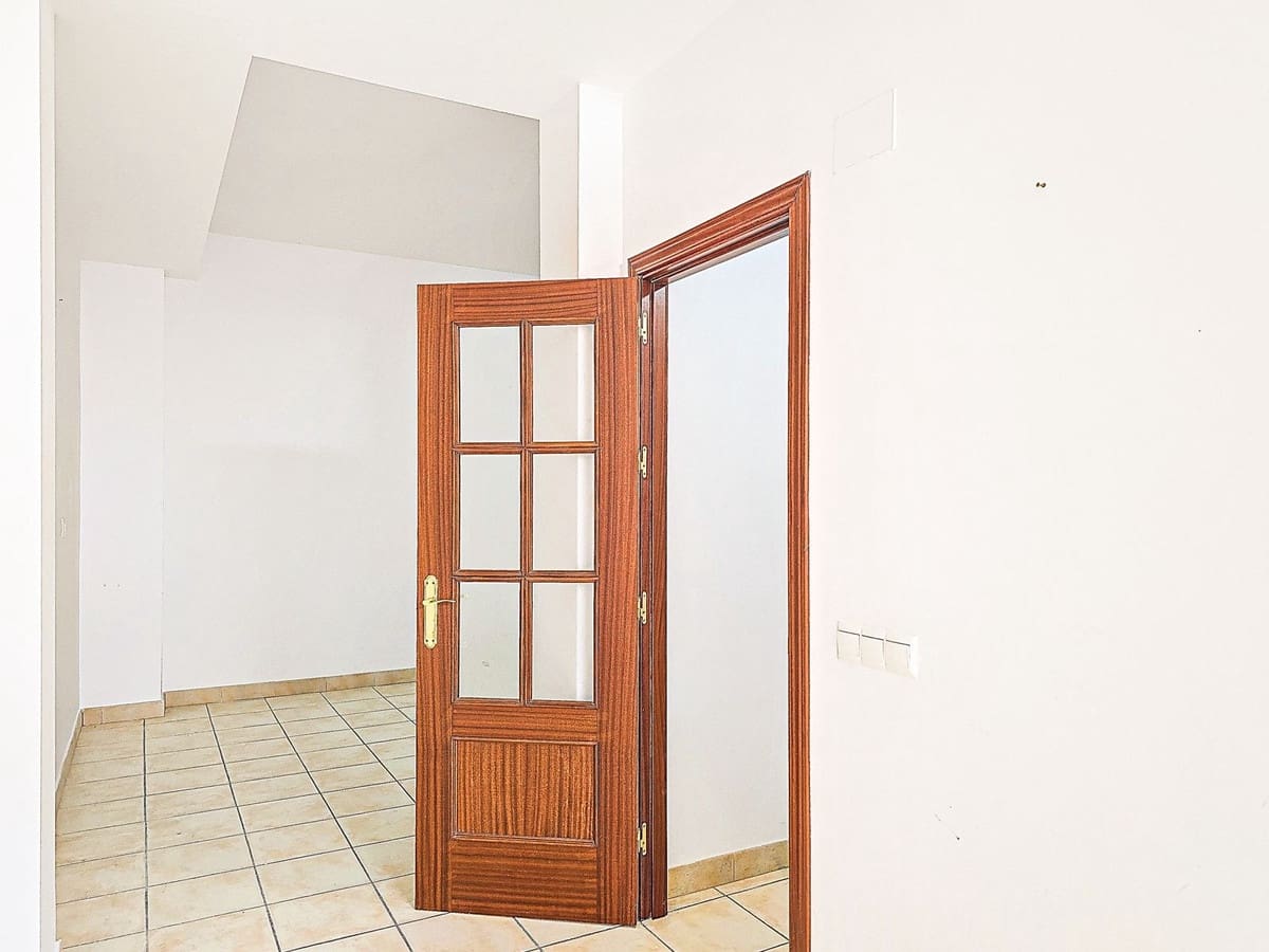 4 bedroom Semi-detached Villa for sale in Almogia with garage - € 250,000 (Ref: 9665524)