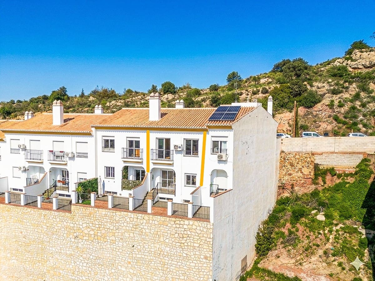 4 bedroom Semi-detached Villa for sale in Almogia with garage - € 250,000 (Ref: 9665524)