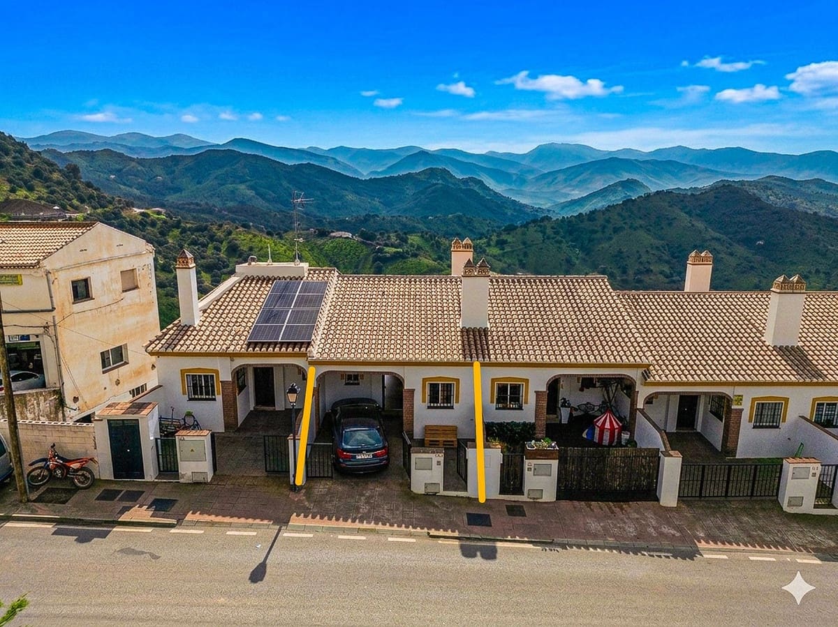 4 bedroom Semi-detached Villa for sale in Almogia with garage - € 250,000 (Ref: 9665524)
