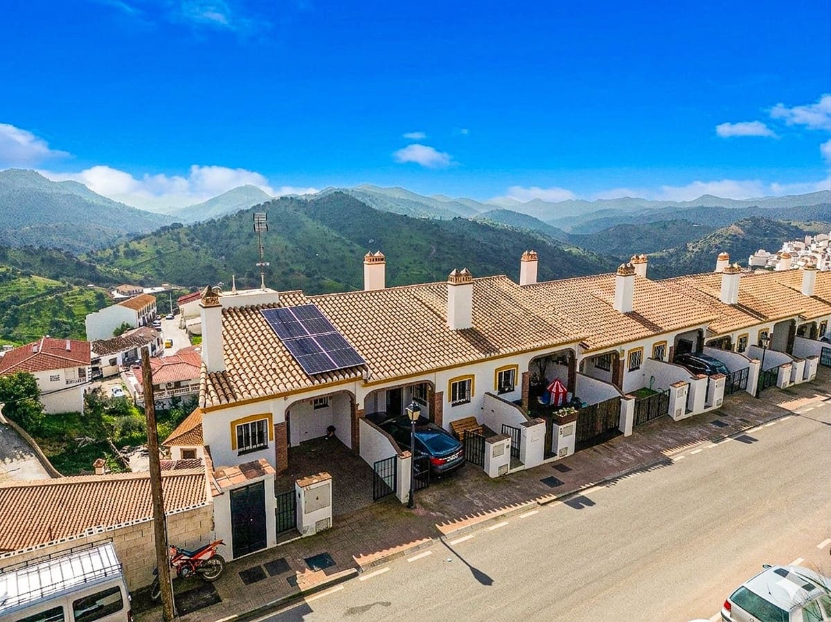 4 bedroom Semi-detached Villa for sale in Almogia with garage - € 250,000 (Ref: 9665524)