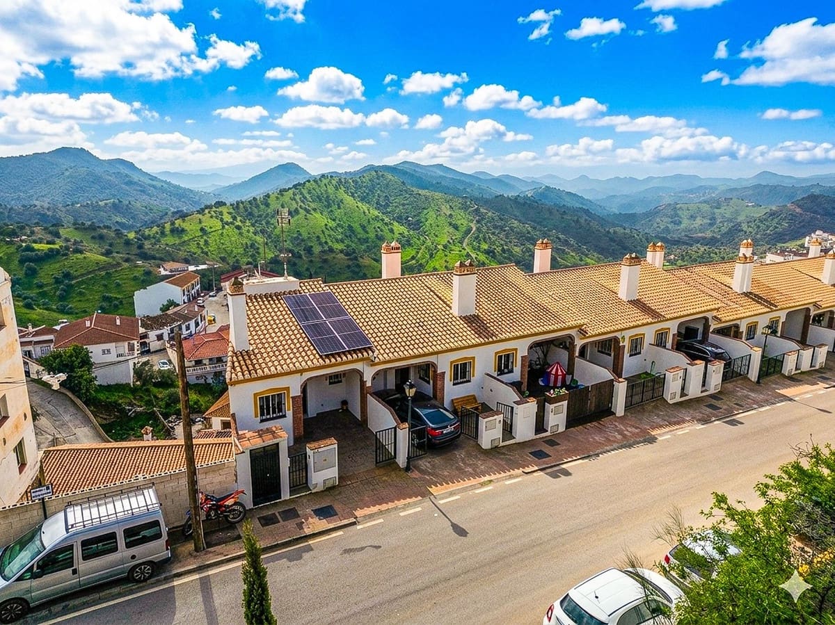 4 bedroom Semi-detached Villa for sale in Almogia with garage - € 250,000 (Ref: 9665524)