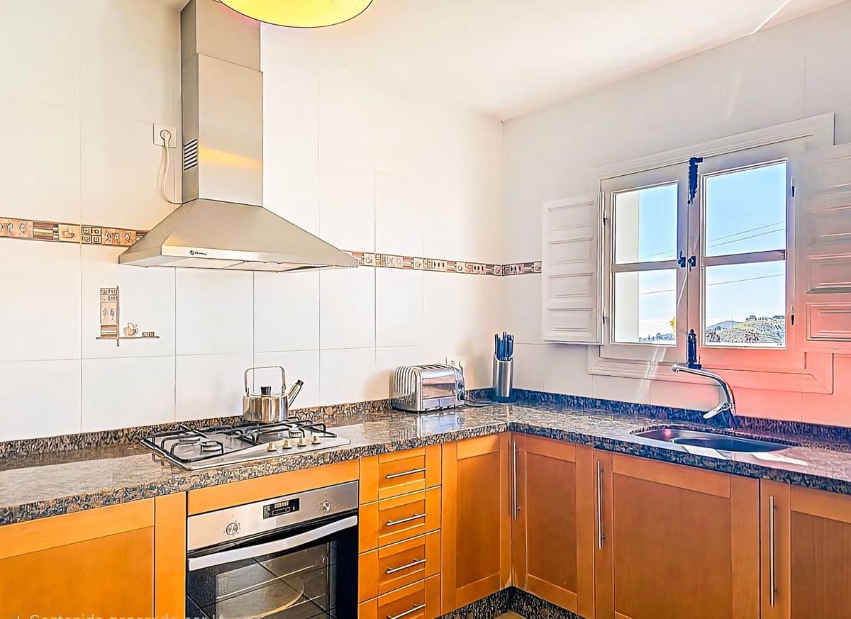 5 soveværelse Villa til salg i Competa med swimmingpool garage - € 575.000 (Ref: 9673801)