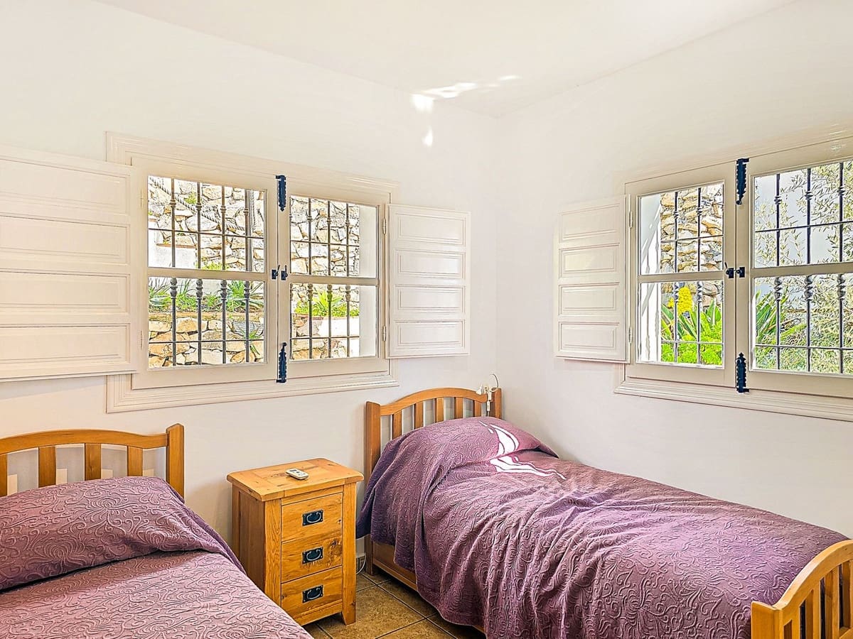 5 soveværelse Villa til salg i Competa med swimmingpool garage - € 575.000 (Ref: 9673801)