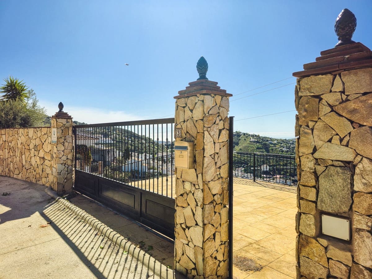 5 soveværelse Villa til salg i Competa med swimmingpool garage - € 575.000 (Ref: 9673801)