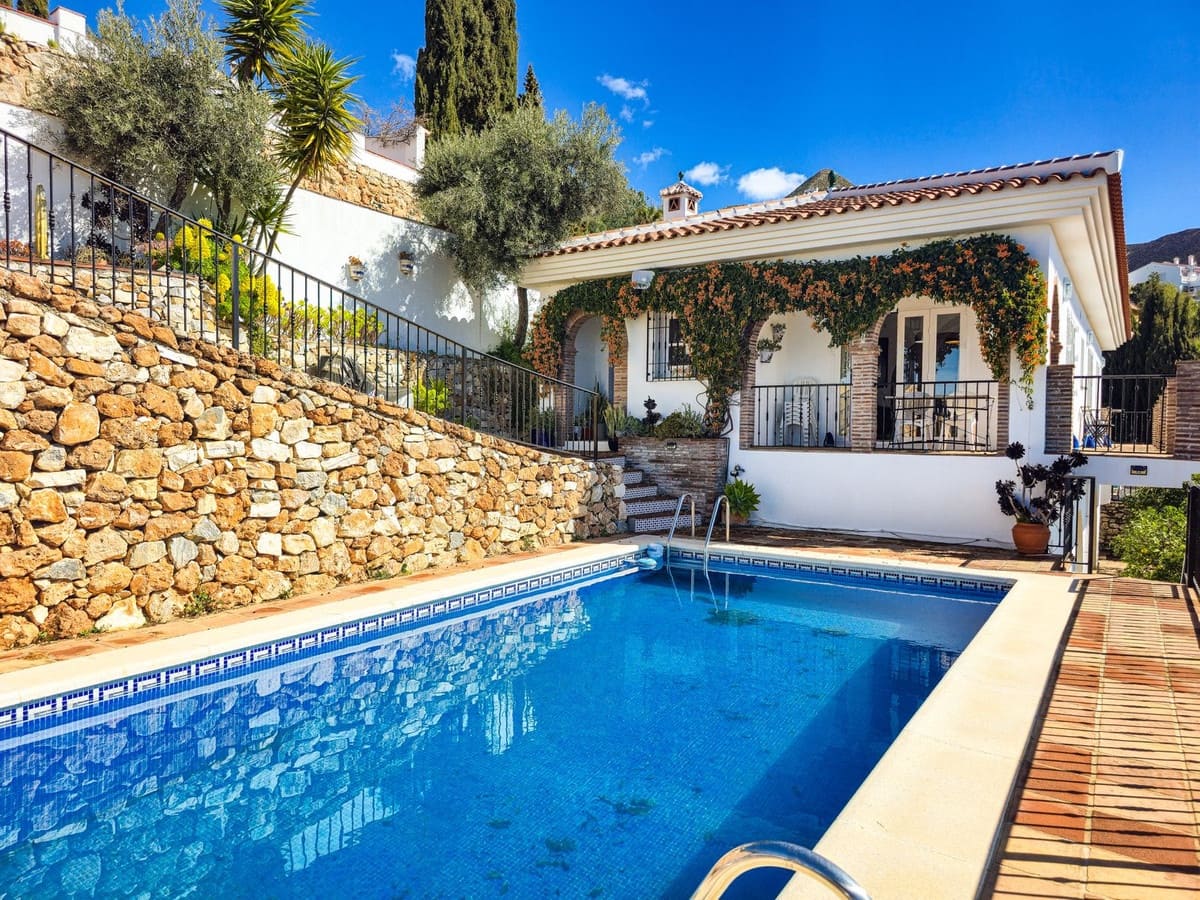 5 soveværelse Villa til salg i Competa med swimmingpool garage - € 575.000 (Ref: 9673801)