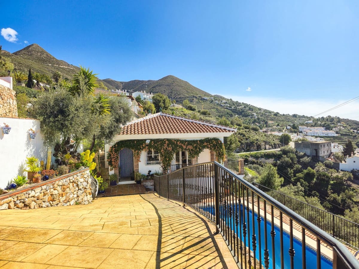 5 soveværelse Villa til salg i Competa med swimmingpool garage - € 575.000 (Ref: 9673801)