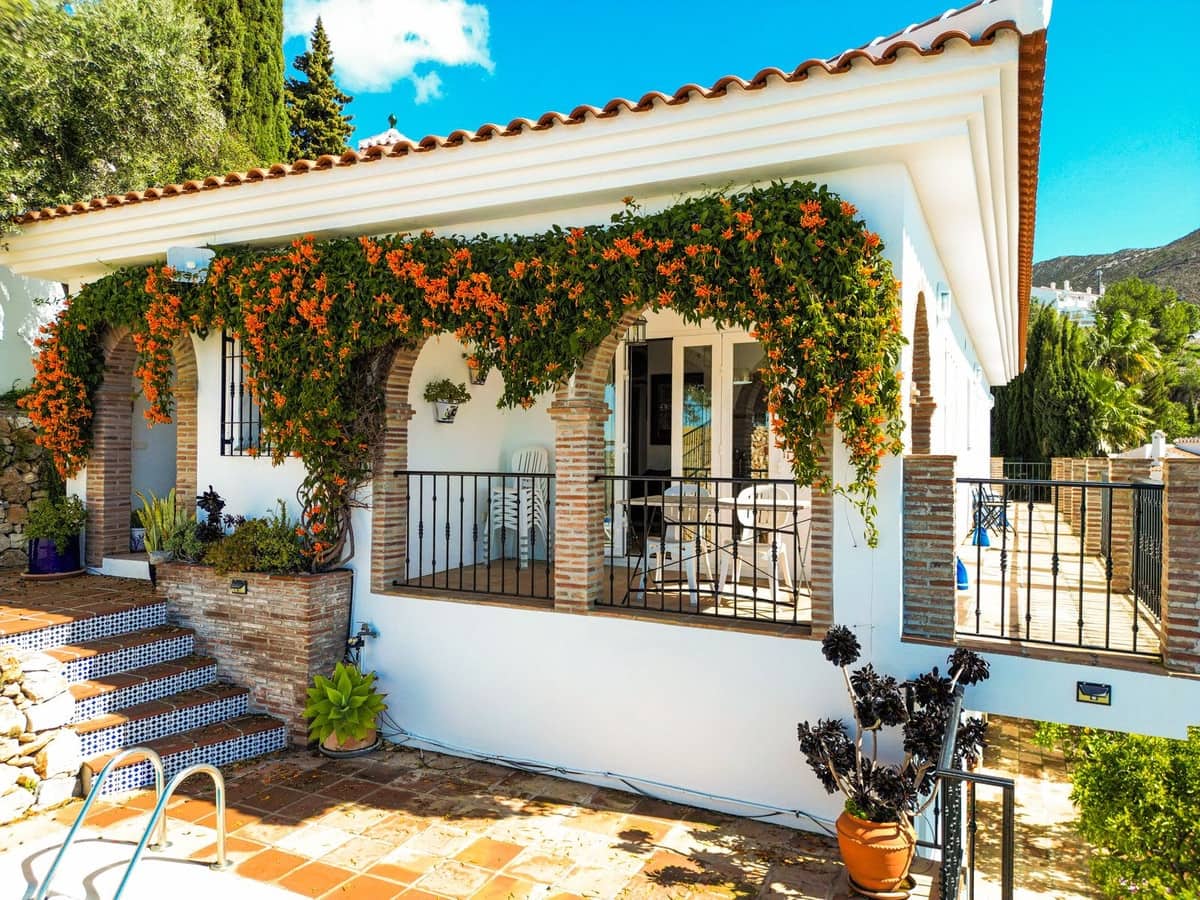 5 soveværelse Villa til salg i Competa med swimmingpool garage - € 575.000 (Ref: 9673801)