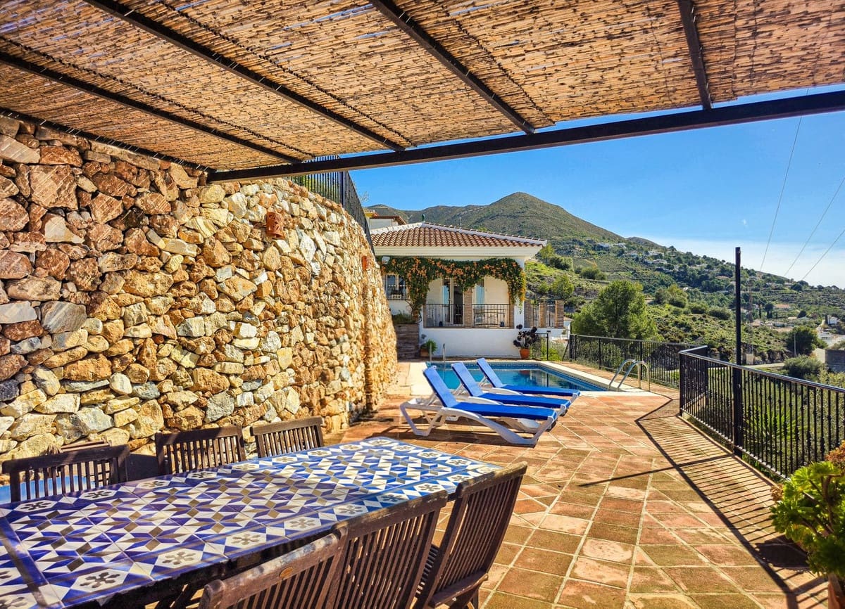 5 soveværelse Villa til salg i Competa med swimmingpool garage - € 575.000 (Ref: 9673801)