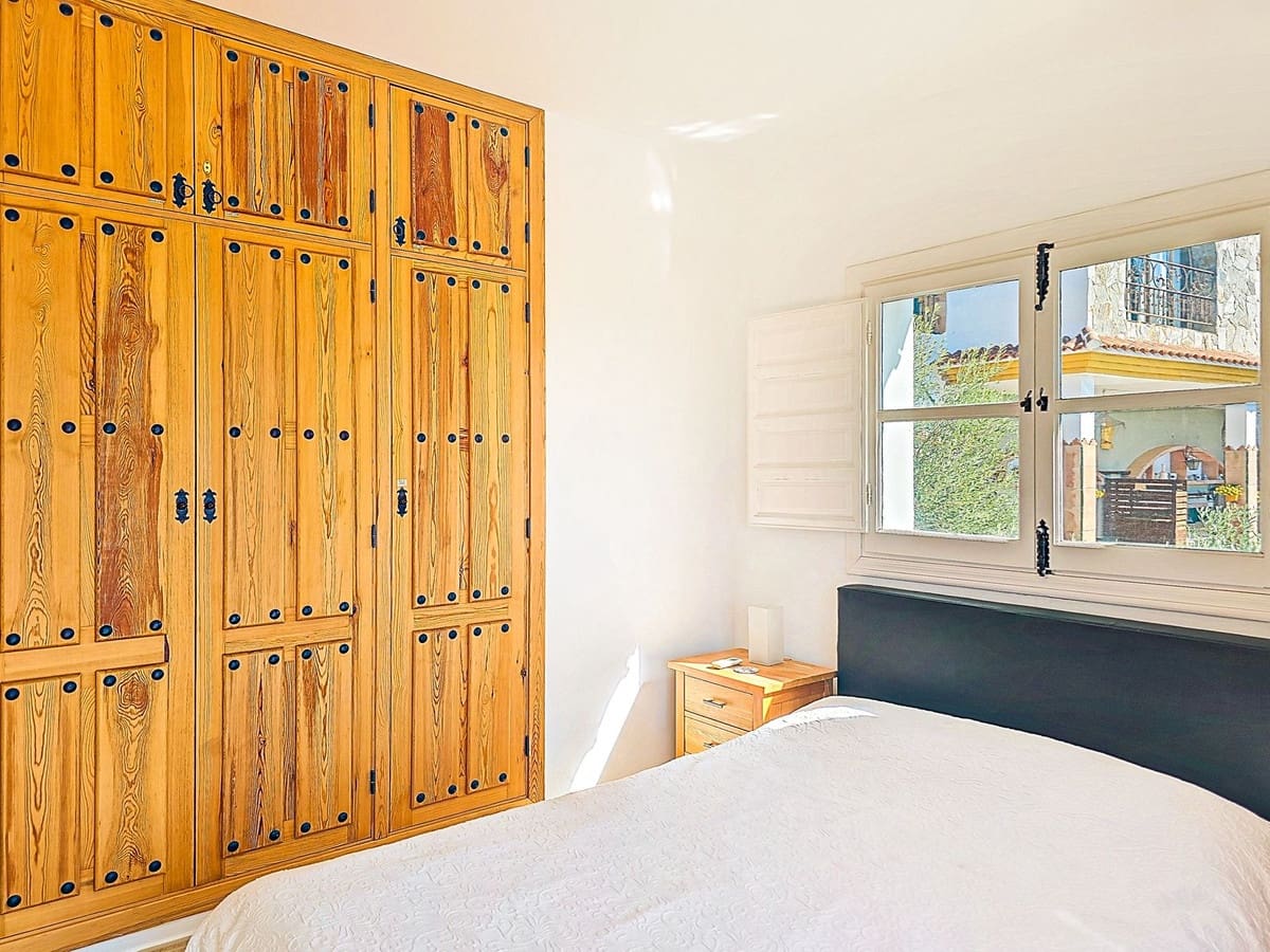 5 bedroom Villa for sale in Competa with pool garage - € 575,000 (Ref: 9673801)