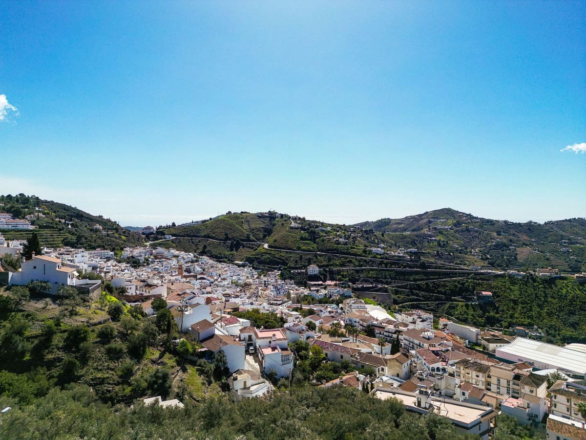 5 bedroom Villa for sale in Competa with pool garage - € 575,000 (Ref: 9673801)