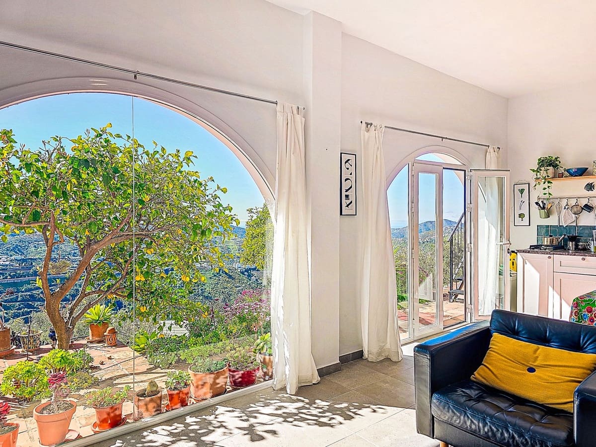 5 bedroom Villa for sale in Competa with pool garage - € 575,000 (Ref: 9673801)