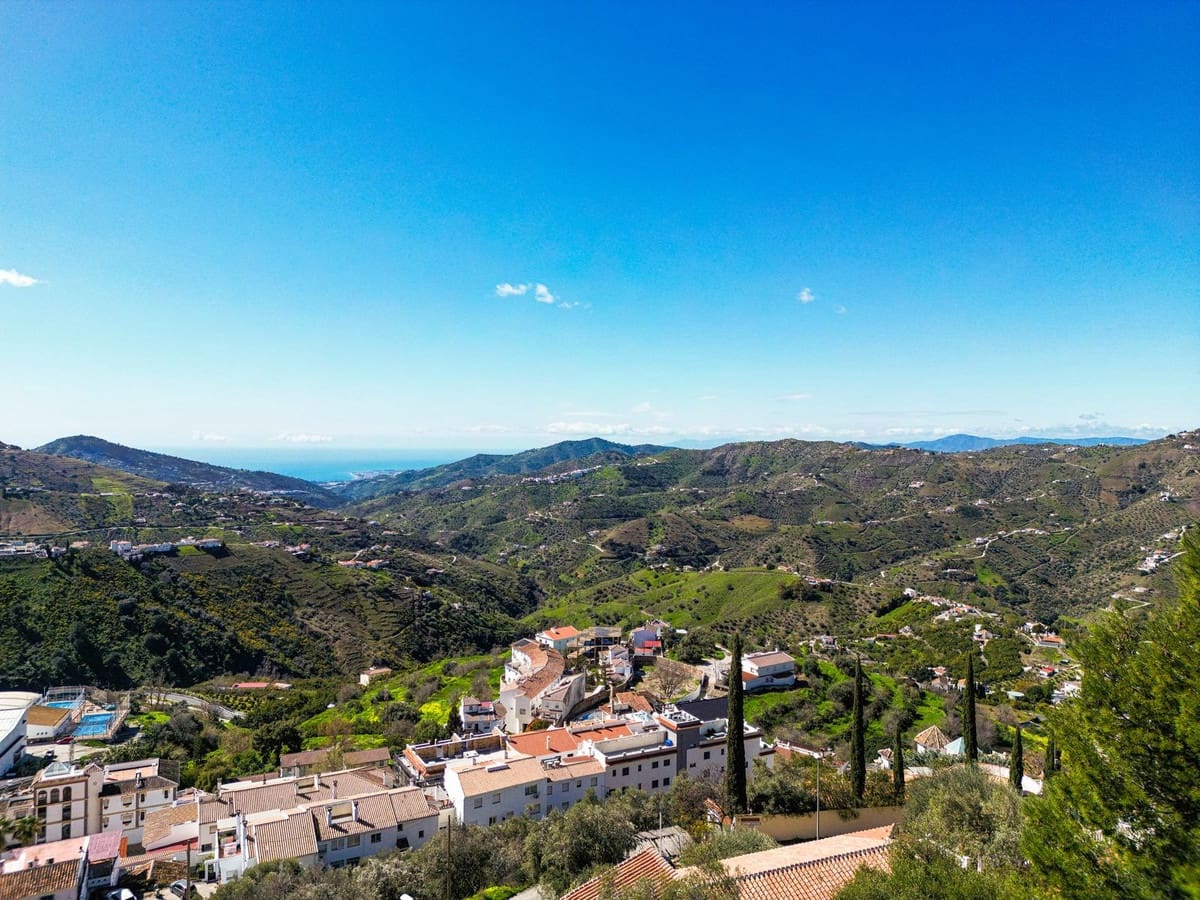 5 bedroom Villa for sale in Competa with pool garage - € 575,000 (Ref: 9673801)