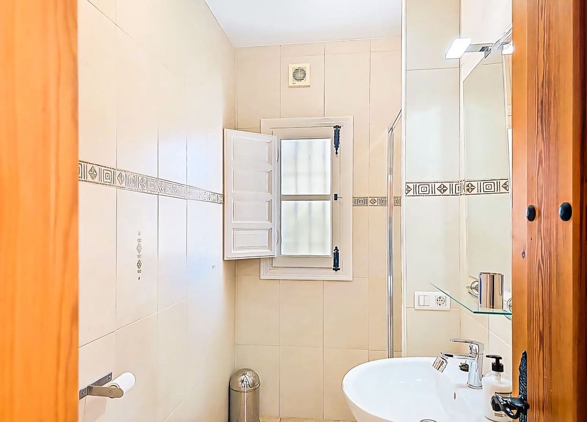 5 soveværelse Villa til salg i Competa med swimmingpool garage - € 575.000 (Ref: 9673801)