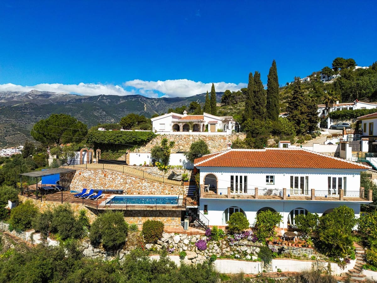 5 soveværelse Villa til salg i Competa med swimmingpool garage - € 575.000 (Ref: 9673801)