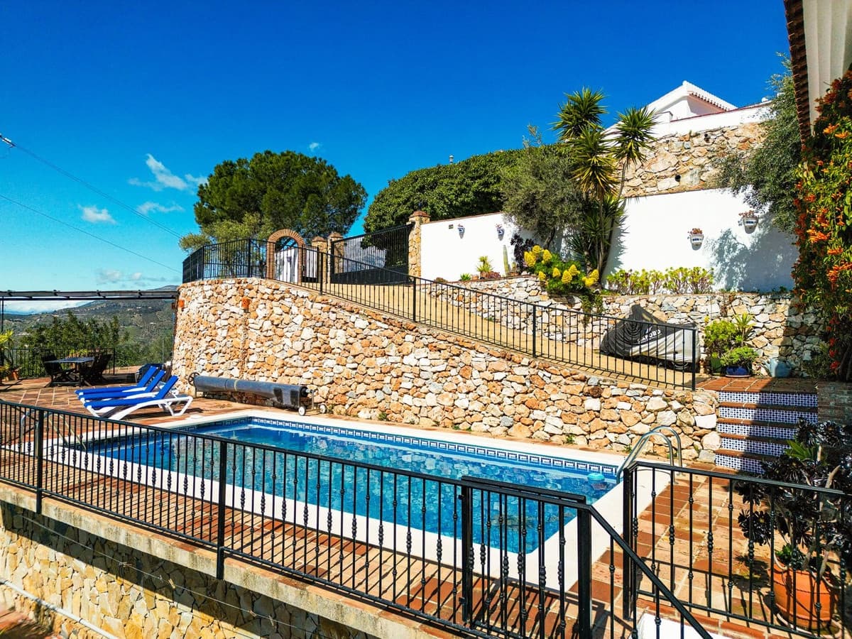 5 soveværelse Villa til salg i Competa med swimmingpool garage - € 575.000 (Ref: 9673801)