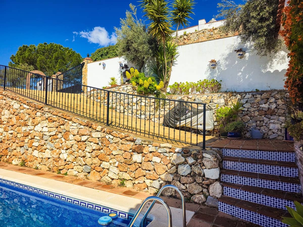 5 soveværelse Villa til salg i Competa med swimmingpool garage - € 575.000 (Ref: 9673801)