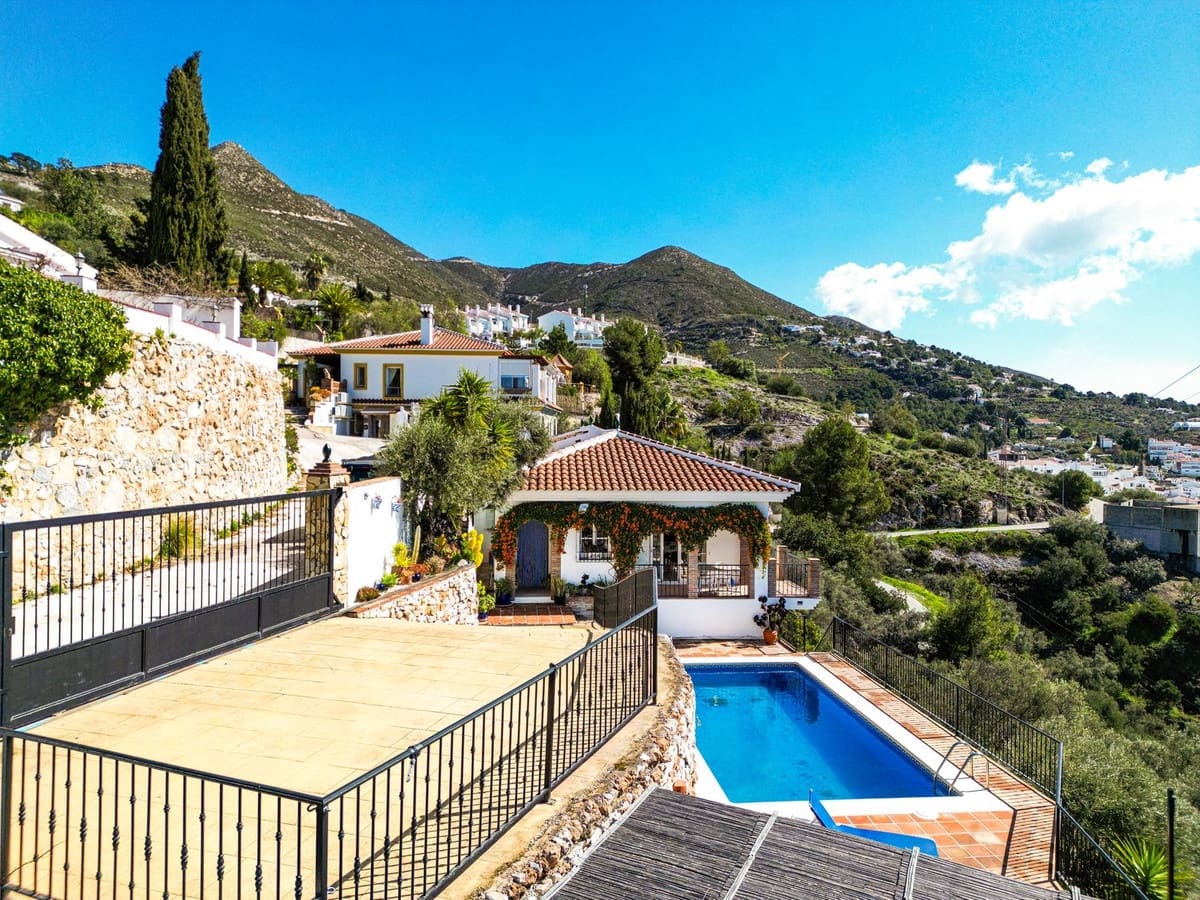 5 soveværelse Villa til salg i Competa med swimmingpool garage - € 575.000 (Ref: 9673801)