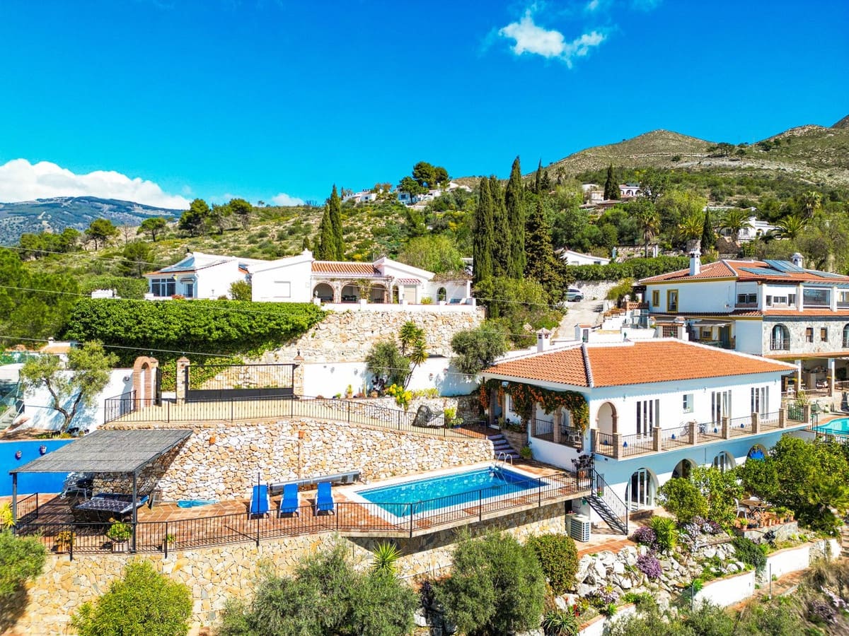 5 soveværelse Villa til salg i Competa med swimmingpool garage - € 575.000 (Ref: 9673801)